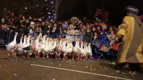 Madrid three kings parade - Cabalgata de los Reyes Magos Madrid Spain tourism - Spanish travel video