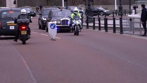 Royalnews --Charles and Camilla spotted in Buckingham Palace