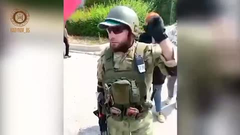 See how the inhabitants of Lisichansk(Ukraine) greeted the Russian allied Armed forces