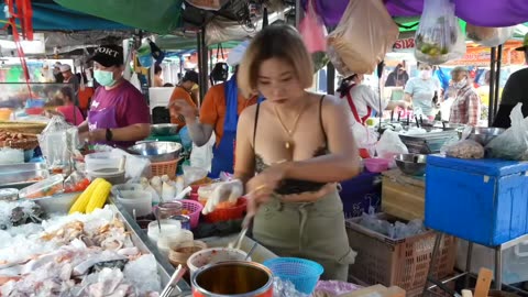 The Most Famous Tom Yum Lady In Bangkok - Thai Street Food