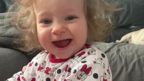 Cute baby says ‘hiya’ for the first time