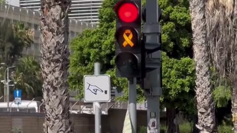 WATCH: Tel Aviv’s traffic light now features a yellow ribbon, reminding us that