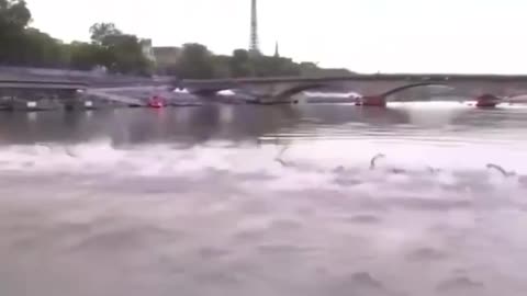 FRANCE 🇫🇷 Olympic swimmers vomit in Paris..