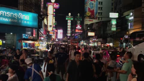 Food Hunting on Yaowarat Road in Bangkok, Thailand’s Chinatown