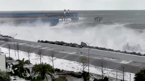 9 METER (30 foot) Waves absorb Sochi_ Strongest Storm Bettina in the Black Sea, Russia.