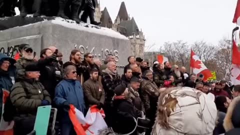 Veterans remove barriers from Ottawa War Memorial and sing O'Canada Feb.12, 2022