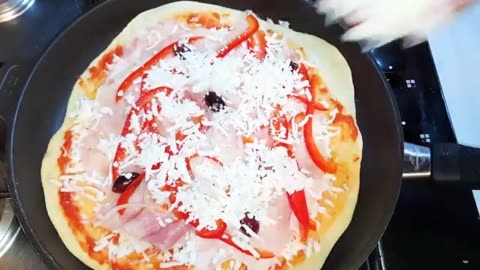 Easy Homemade Pizza Without An Oven, Make Pizza In A Frying Pan At Home.