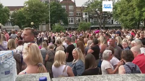 UK: Police clash with violent crowd near site of stabbing attack that killed 3 girls | U.S. NEWS ✅