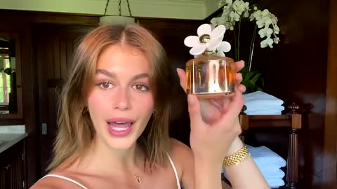 Kaia Gerber’s Guide to Face Sculpting and Sun-Kissed Makeup _ Beauty Secrets _ Vogue (1)
