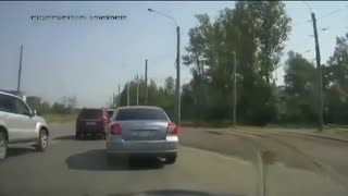 Smart Driver Shows How To Deal With Road Rage Vigilante