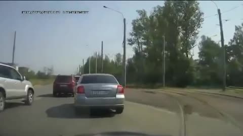 Smart Driver Shows How To Deal With Road Rage Vigilante