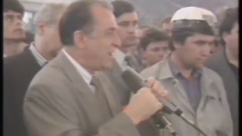 Ion Iliescu le multumeste minerilor la Romexpo pentru macelul din iunie 1990