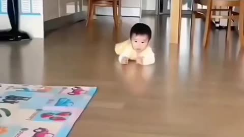 Cute Baby Crawling, amazing!!!