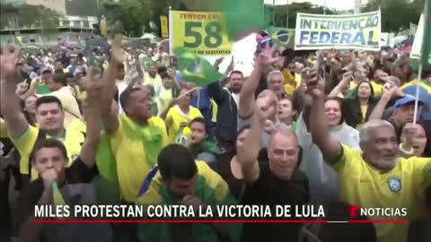 Persisten las protestas por derrota de Bolsonaro en Brasil | Noticias Telemundo