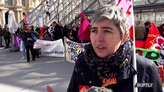 France ‘Government is deaf’ Louvre workers block access to museum in protest against pension reform