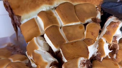 Marshmallow and Nutella Pizza 🍕