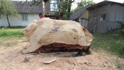 REAL SIZE WOODEN BEAR, amazing chainsaw wood carving