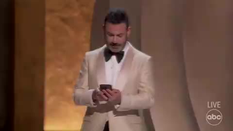 TRIGGERED Jimmy Kimmel reads Trump’s Truth Social post LIVE at the Oscar’s 😂