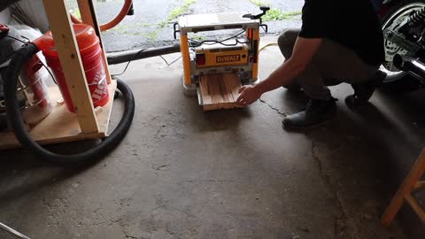 How To Make A Rustic Pallet Bench