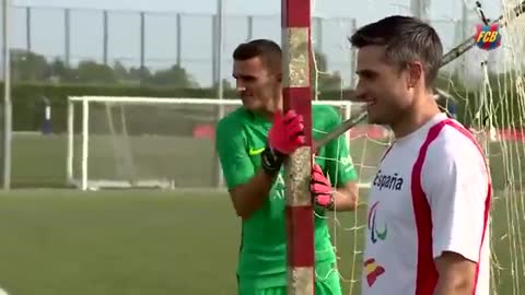 VIDEO: Did, Messi, Sergio Busquets and Rakitic score from the penalty spot blindfolded?