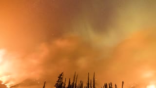 Incredible Timelapse Recording of Auroras Over Wildfire