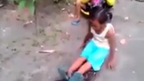 Children play with anaconda #funnymemes