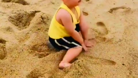 Please,Spend A Few Seconds With This Kid on The Beach.