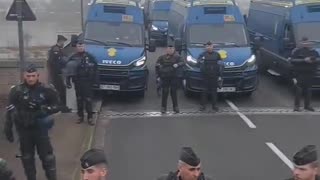 🚨WATCH: Current standoff between Macrons police and the French farmers
