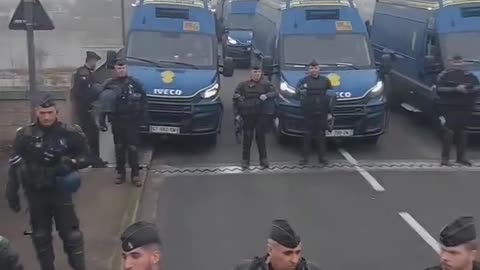 🚨WATCH: Current standoff between Macrons police and the French farmers