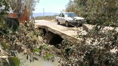 Entre el Paso del Guayabo y San José del Valle clausuran puente por daño estructural