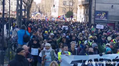 MASSIVE Franch Protest Convoy - Police using TEAR GAS & Violence