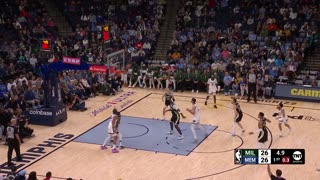 NBA - GG Jackson cashes the deep 3 at the end of the first! Bucks-Grizzlies