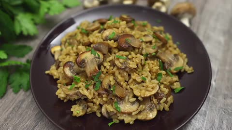 A very simple and delicious recipe for creamy rice with mushrooms. Light dinner