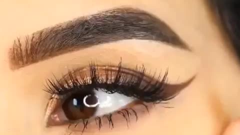 Lady eyes make up