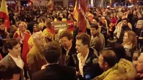 Tucker Carlson arrives in Madrid, Spain in support of protests against the government