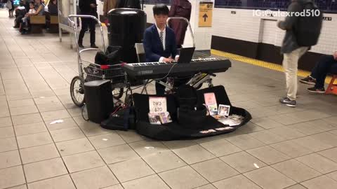 Talented Man Entertains Subway Commuters By Playing The Piano