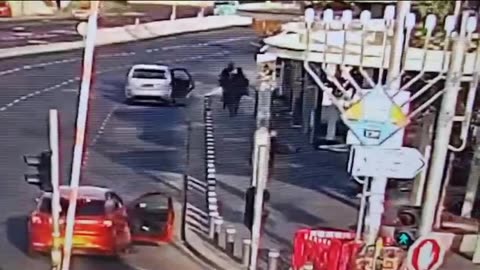 Graphic: 2 Palestinian gunman shoot Israeli civilians at a bus station in Jerusalem