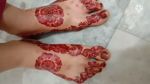 Very creative bridal foot special mehndi design