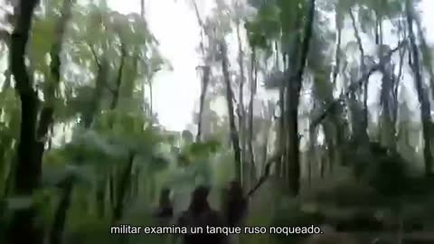 "Está ardiendo. Derrotado por "Matador". Ты еб@нул?», - El ejército ucraniano examina un tanque rus