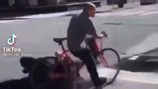 Cop vs Crackhead On Bike