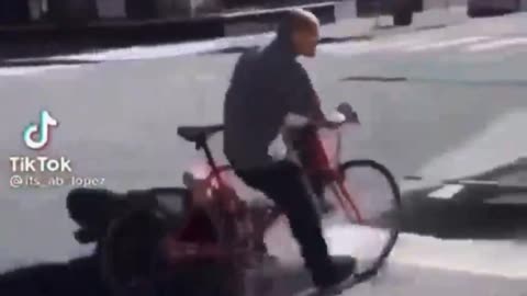 Cop vs Crackhead On Bike