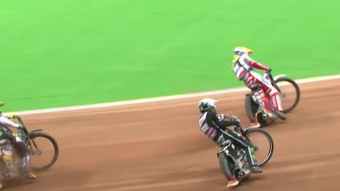Tai Woffinden won in Warsaw to launch his bid for a world-title hat-trick 💪