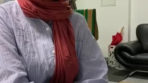 إستيفاني فتاة ألمانية تعتنق الإسلام وتنطق بالشهادتين