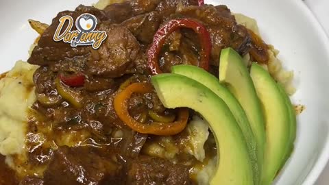 El mangu con carne guisada es mas bueno