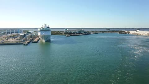 Cruise liner departure