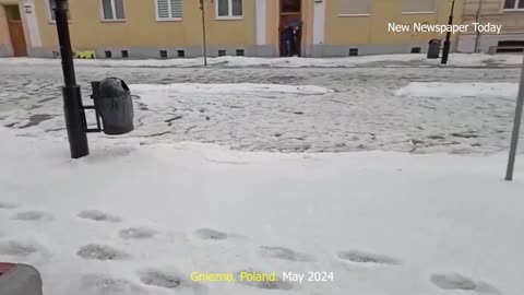 La Pologne panique ! La tempête de verglas a submergé des centaines de voitures et de rues