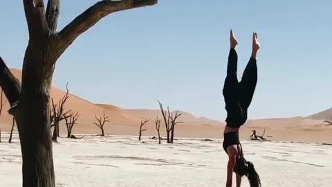 Desert dancing in Namibia’s “Dead Vlei”. 😍