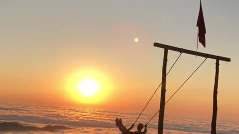 Just swinging over the clouds! 😍⛅️ Would you try this?👇