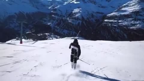 Guy falling when skiing without skis