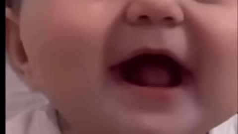 Cute babies reaction 😘😘😘😘